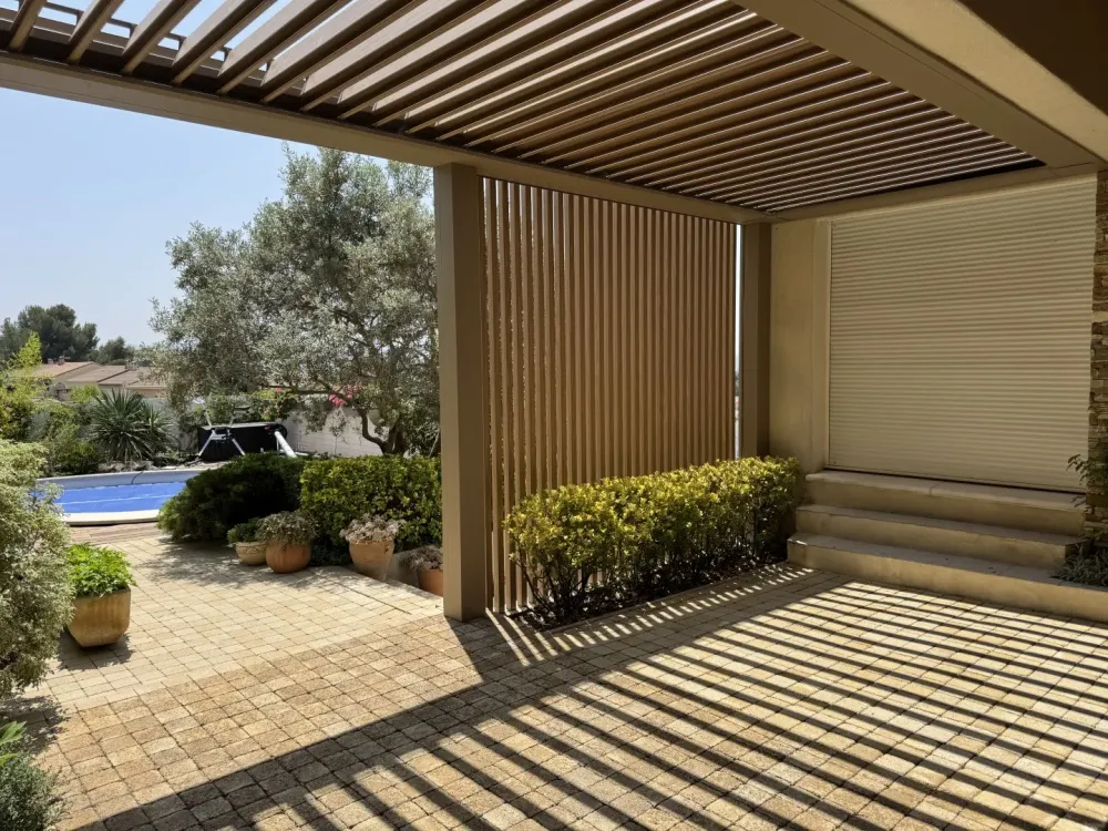 Pergola à lame orientable à Vitrolles