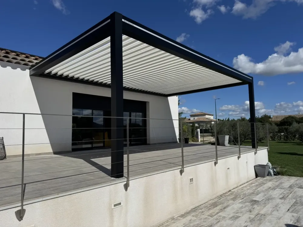 Pergola bioclimatique à Vitrolles